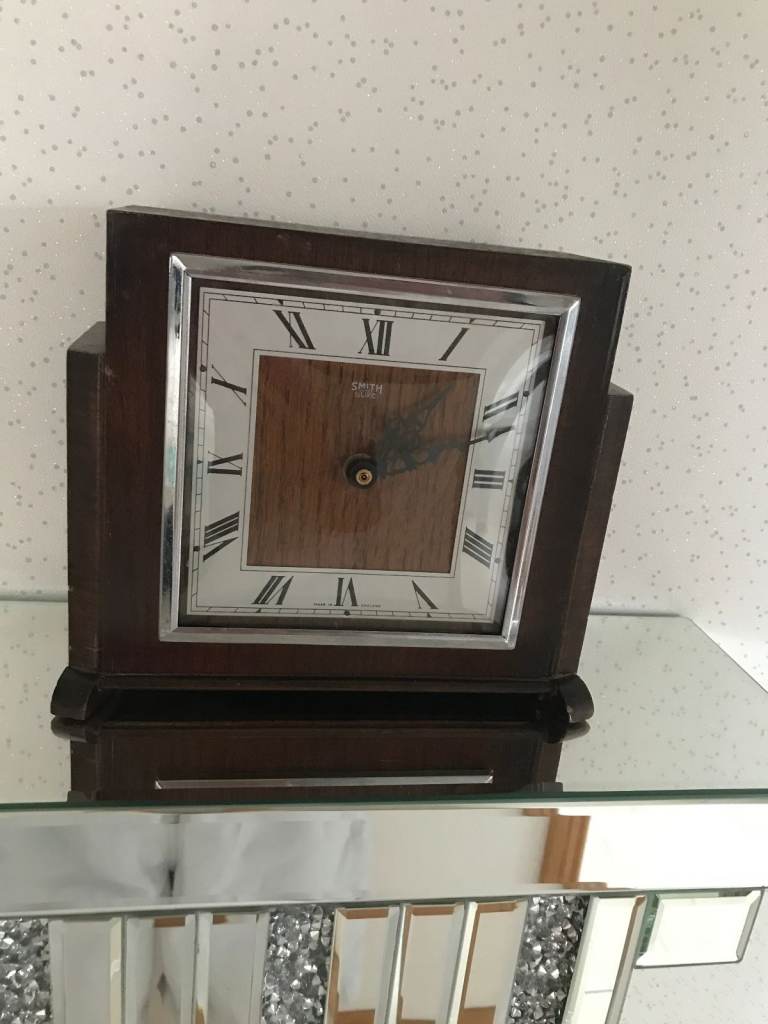 ART DECO WOODEN MANTEL CLOCK c1940s
