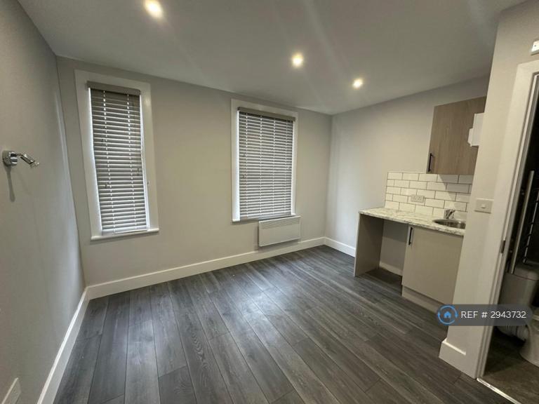 6 bedroom house in Lawn Lane, Hemel Hempstead, HP3 (6 bed) (#2943732)