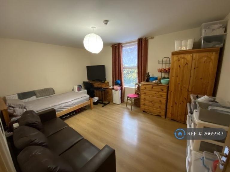 1 bedroom in Palmerston Road, Southampton, SO14 (#2665943)
