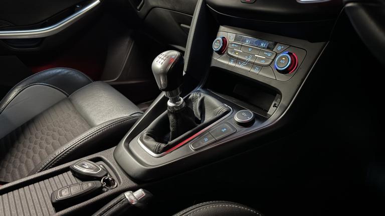 FORD FOCUS 2.0 T EcoBoost ST-2 Black Manual Petrol 2016