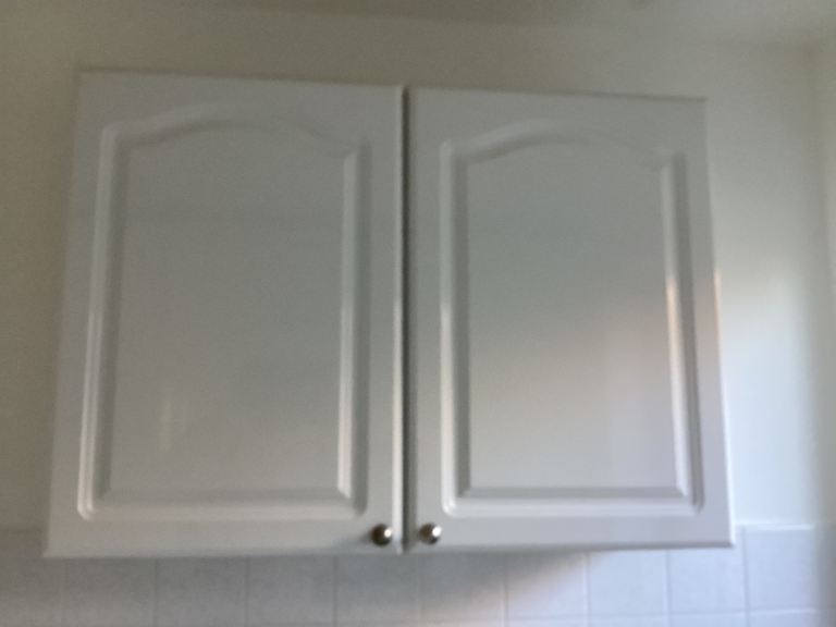KITCHEN CUPBOARD. WHITE GLOSS. 2 DOOR WALL HANGING. SILVER COLOURED HANDLES.