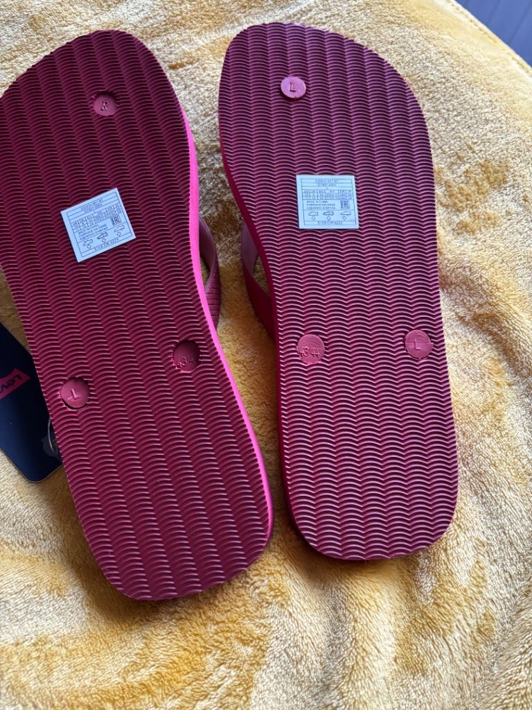 BRAND NEW LEVI FLIP FLOPS