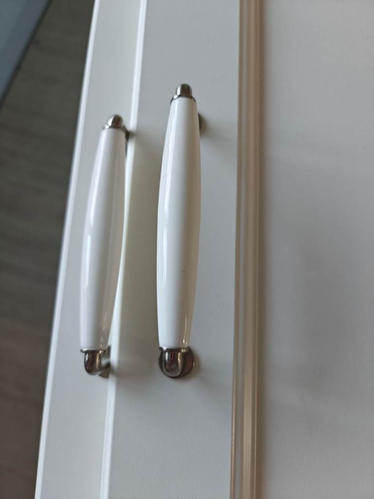 2 Ikea Besta Vassbo Door fronts Handles White Shaker style 
