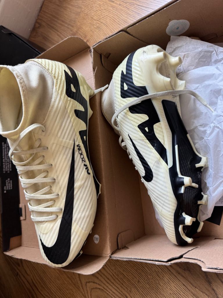 NIKE BOOTS