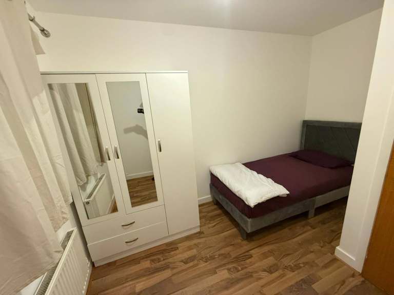 Spacious and Cosy Double Room for Rent in - UB5 6FQ