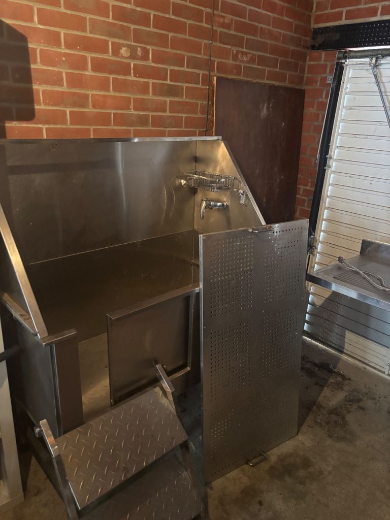 Stainless steel dog grooming bath
