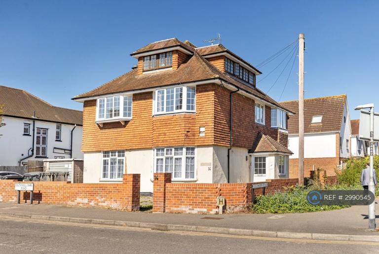 Studio flat in Southwell Park Road, Camberley, GU15 (#2990545)
