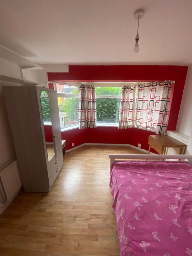 3 bedroom house in BT9