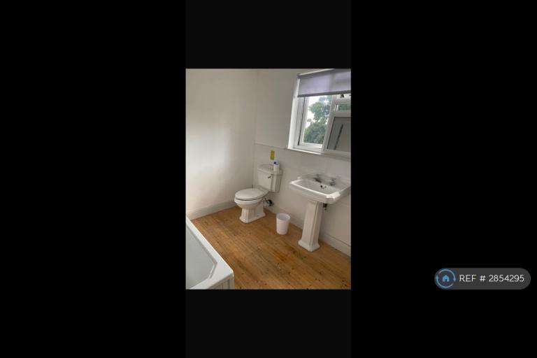1 bedroom in Kingswood Road, Gillingham, ME7 (#2854295)