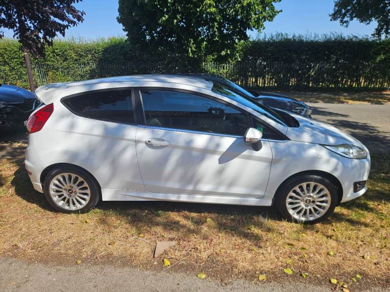 Ford, FIESTA, Hatchback, 2014, Manual, 1241 (cc), 3 doors