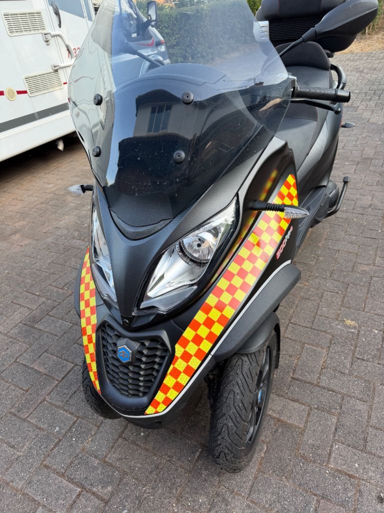 Piaggio mp3 drive on car licence 