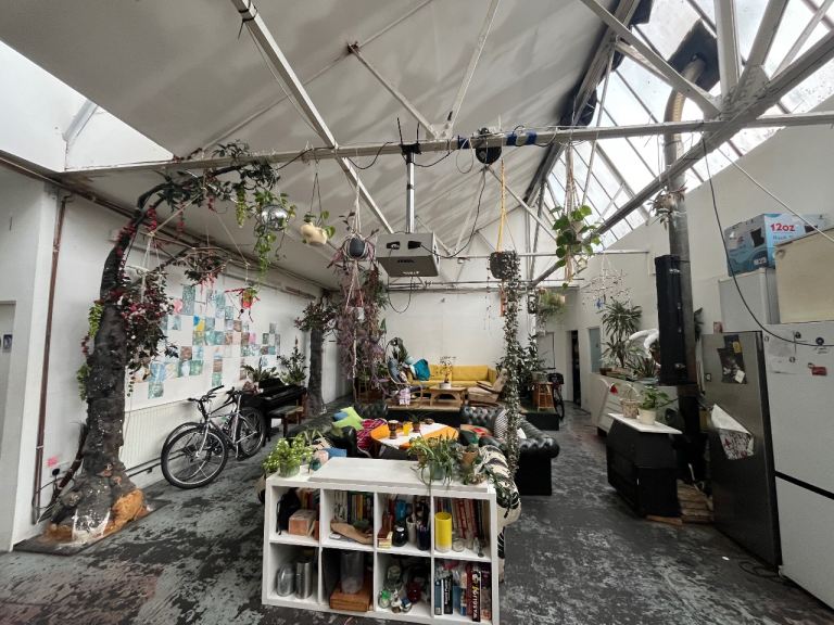Double room in Harringay warehouse *long sublet*