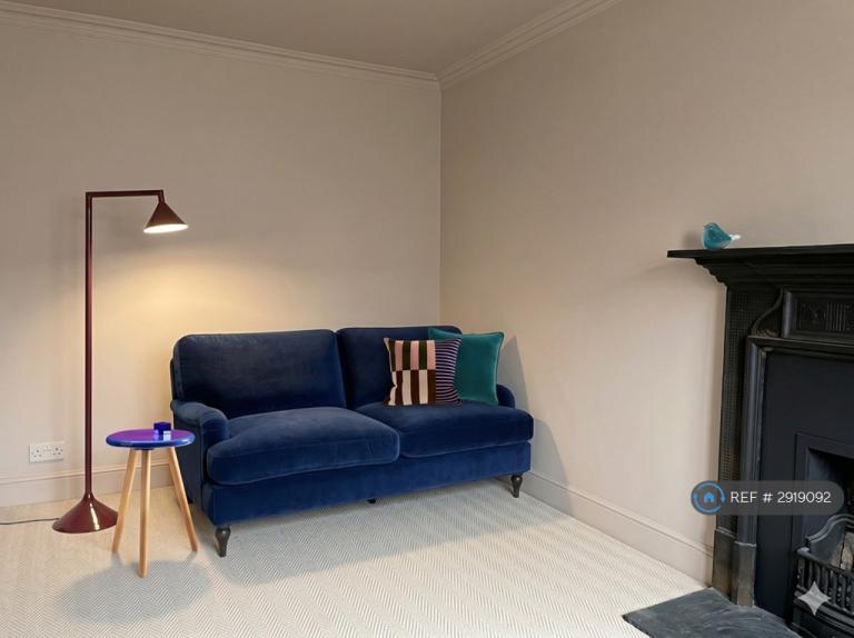 3 bedroom flat in Edinburgh, Edinburgh, EH1 (3 bed) (#2919092)