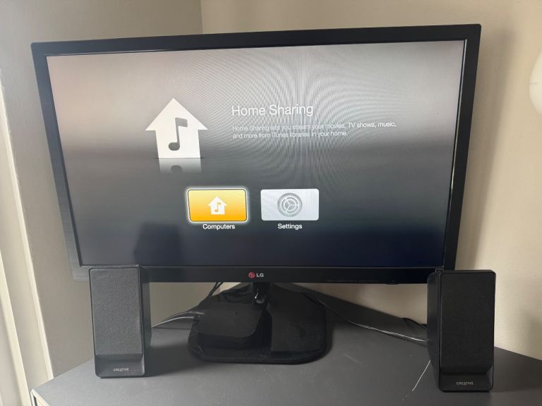 27” LG Full HD monitor with speakers