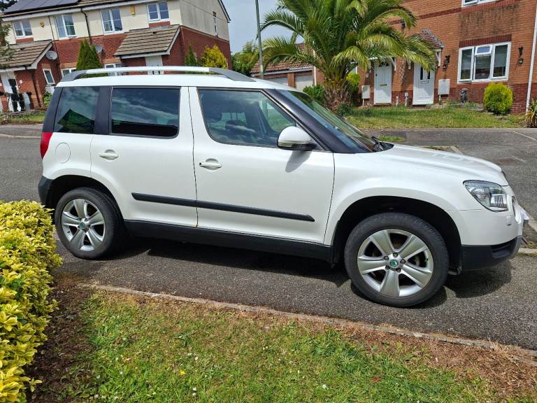 Skoda, YETI, Hatchback, 2012, Manual, 1968 (cc), 5 doors