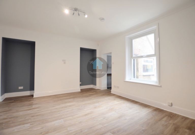 RECENTLY RENOVATED 1 BEDROOM FLAT IN WALLSEND AVAILABLE 10/07/2026 - £675pcm