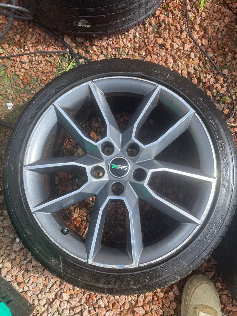 Gemini 5x12 18”.   And ps4 tyres