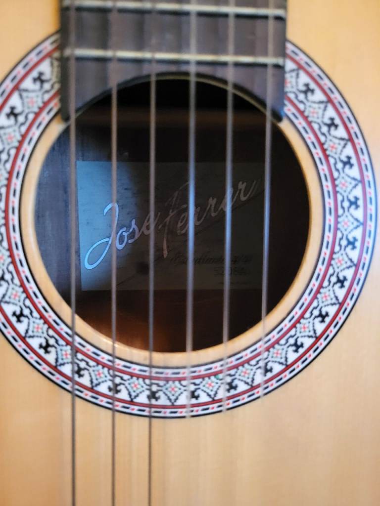 Excellent condition full size guitar