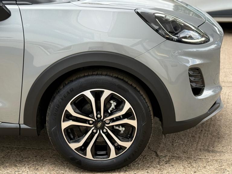 2025 Ford Puma 1.0 EcoBoost Hybrid mHEV Titanium, UNDER 350 MILES, MAY 2028 FORD WARRANTY, HATCHB...