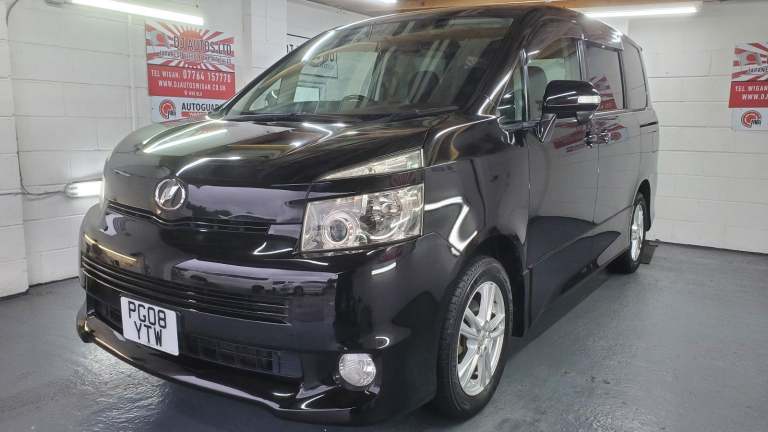 Toyota voxy/noah 2.0 automatic 4 x new tyres 8 seater japanese import 08