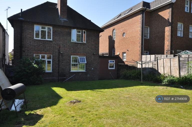 5 bedroom house in Finchley Lane, London, NW4 (5 bed) (#2714909)