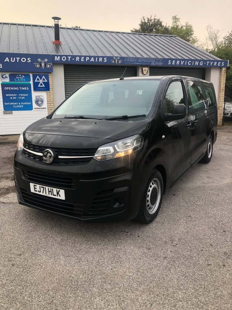 9 Seater Minibus * Vauxhall Vivaro Mini Bus 9 Seats * 53,000 Miles * 71 Plate