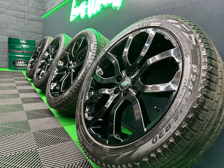 Range Rover Evoque HSE Discovery Sport FL2 20 inch Powdered black alloy wheels & 6/7mm+ Pirelli’s!