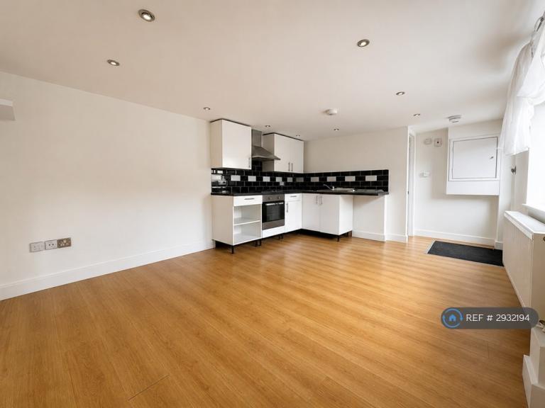 1 bedroom flat in Aberdeen Road, Southampton, SO17 (1 bed) (#2932194)