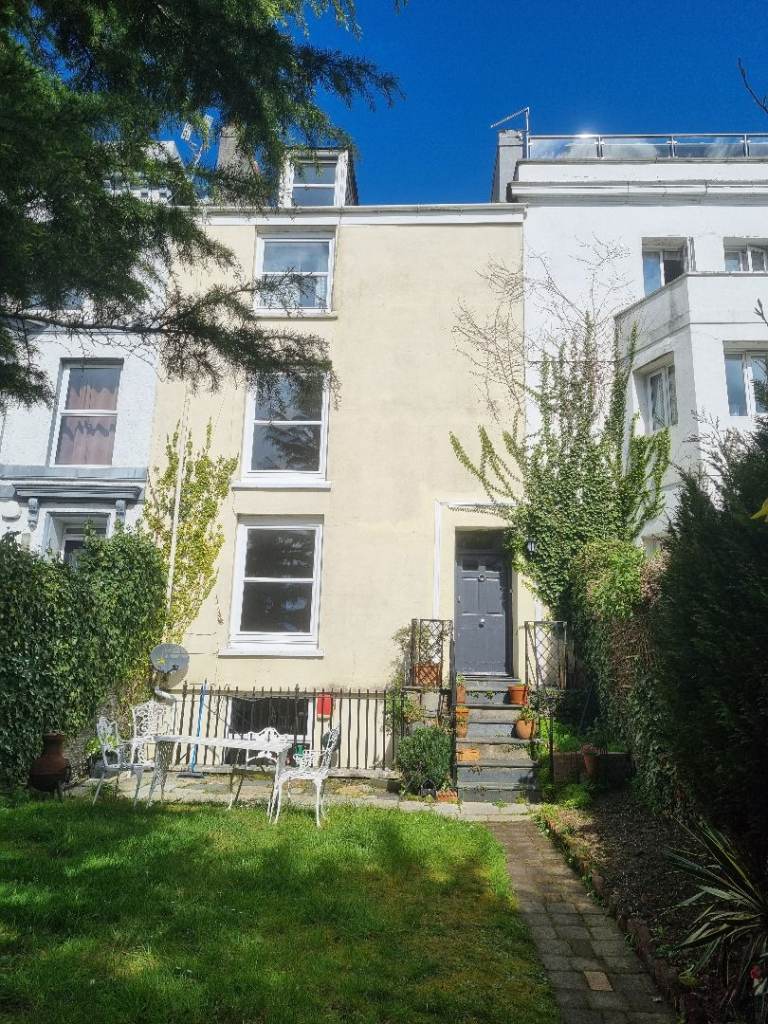 Large Stoke Maisonette - 2 Bedroom 