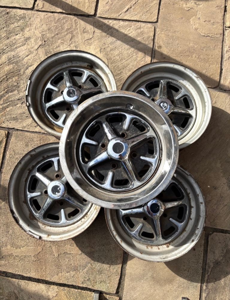 1600e Ford Cortina half-chrome wheel rims with centres