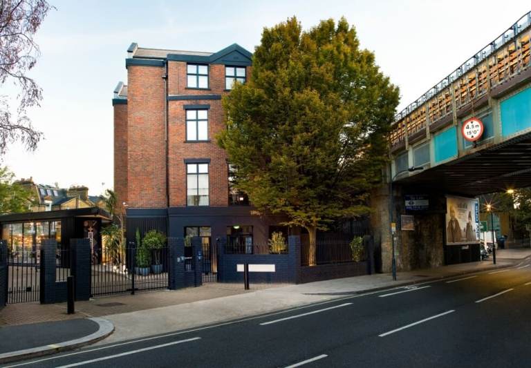 3 and 100 Person Fully Furnished Private Office Suites to rent in *Fulham*, SW6