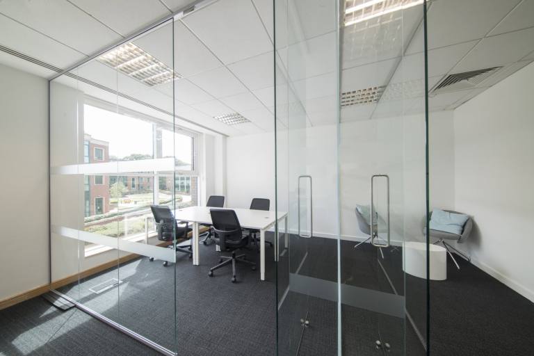 Manchester - M20 2YY \ Move-In Ready Office for 3 Workstations