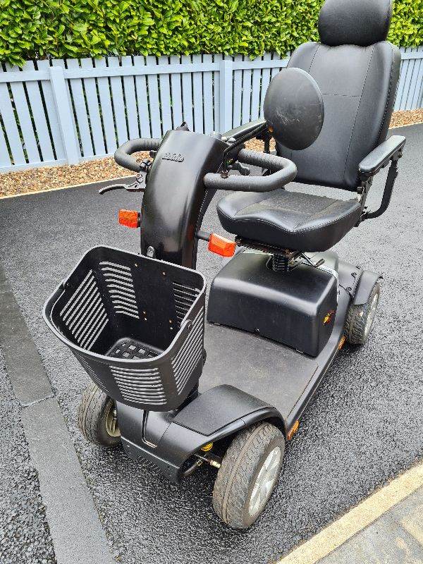 Pride colt 8 mph mobility scooter new battaries can deliver 