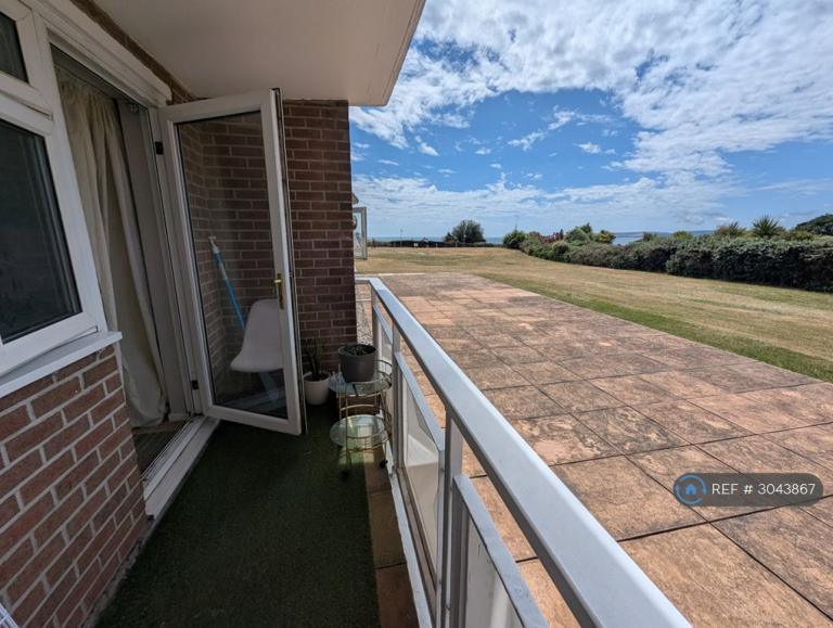 2 bedroom flat in Elizabeth Court, Bournemouth, BH1 (2 bed) (#3043867)
