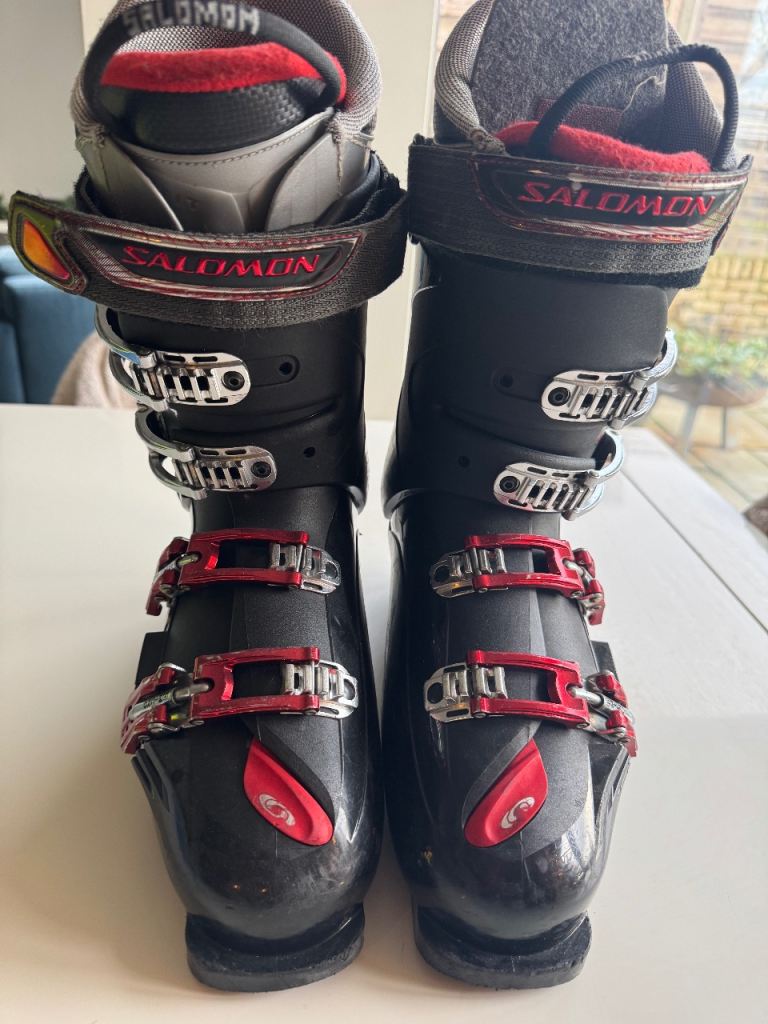 Salomon ski boots UK9
