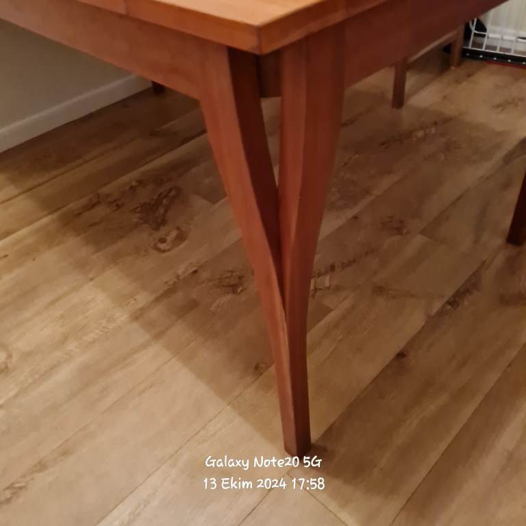 Extendable Solid Wood Dining Table – Seats 8-10