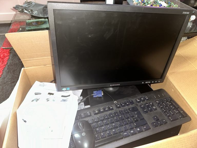 HP 24 Inch LED MONITOR KEYBOARD MOUSE FULL SET .
