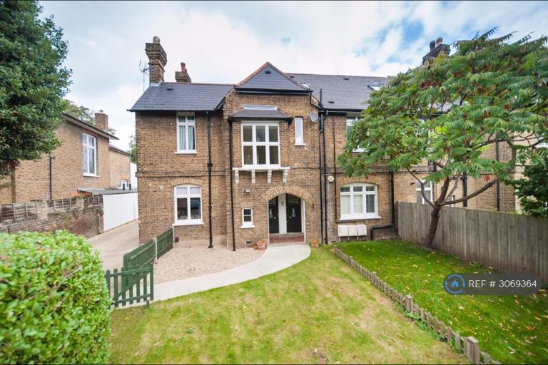 1 bedroom flat in Tooting Bec, London, SW17 (1 bed) (#3069364)