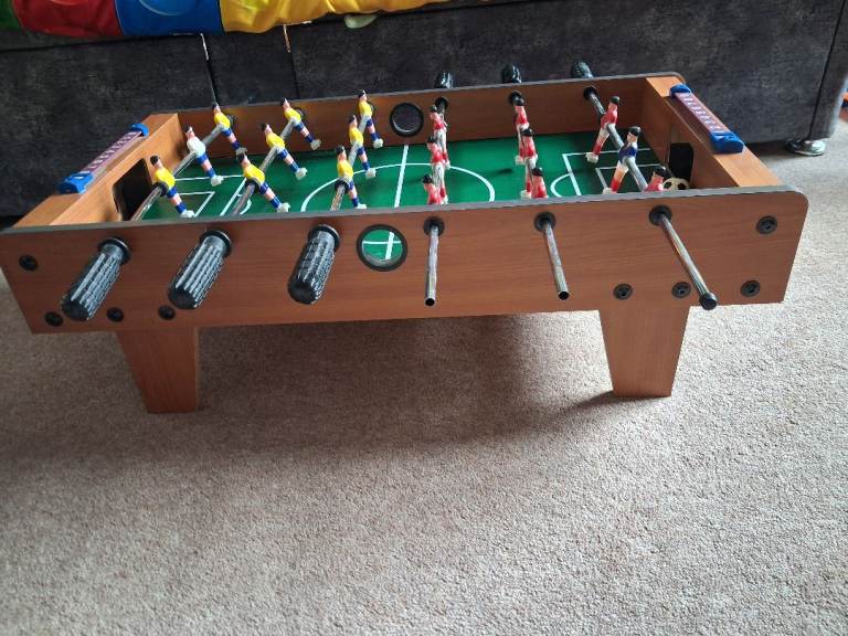 Table top football game