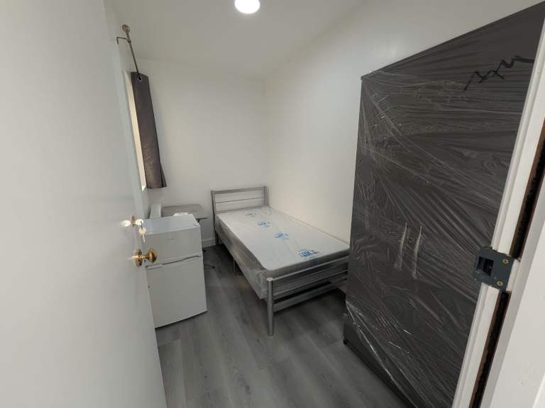 Brand new single room with en-suite to rent in Colindale, North-West London