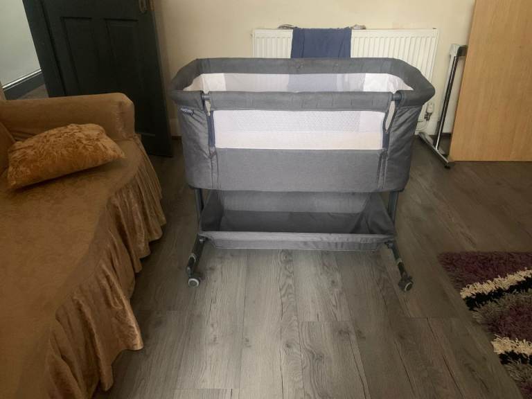 Red kite baby bed for sale in Very good condition 