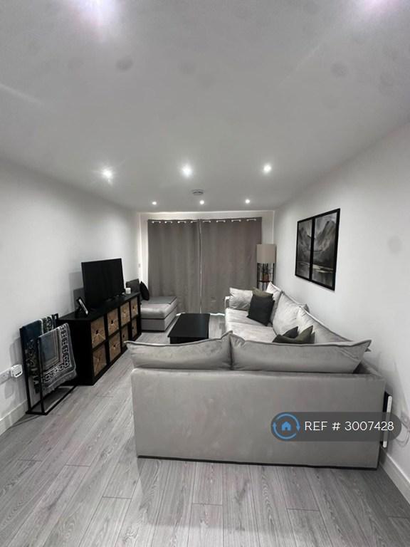 1 bedroom flat in Barton Road, Manchester, M30 (1 bed) (#3007428)