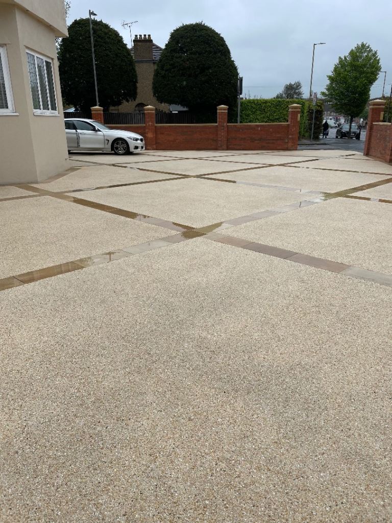 DRIVEWAY CLEANING - PRESSURE WASHING 