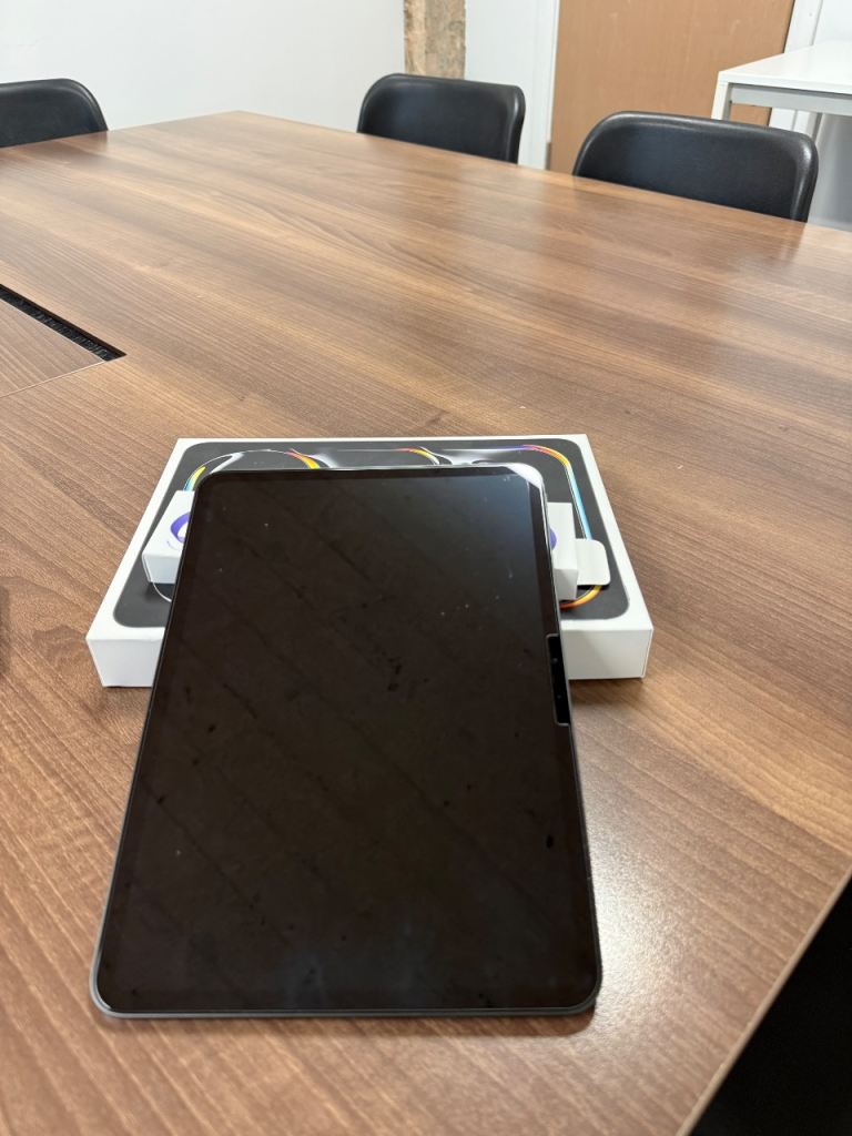 Apple iPad Pro 11” M4 512GB + Apple Pencil Pro + ZUGU Case