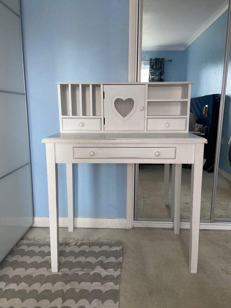 Beautiful desk/ dressing table for girls / pretty sideboard 