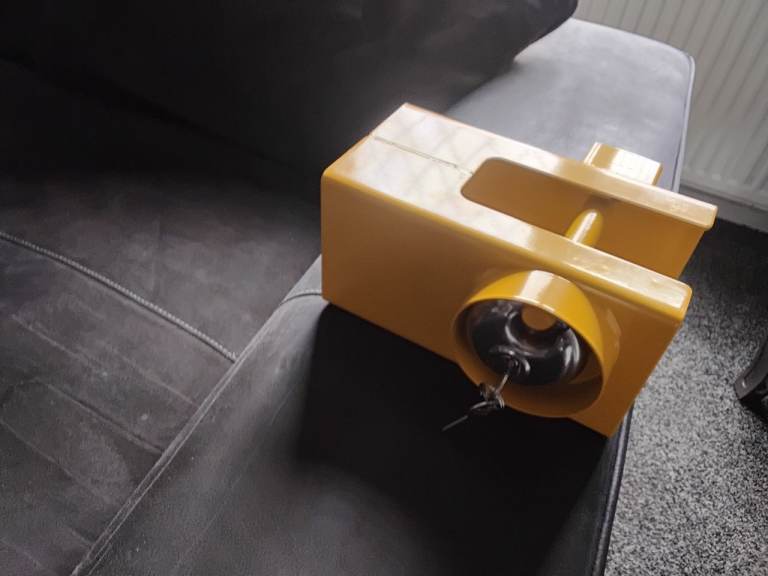 Heavy duty steel hitchlok x2 keys fits in seconds new bargain 