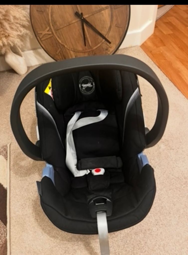 Cybex Baby Car Seat – Black, Good Condition