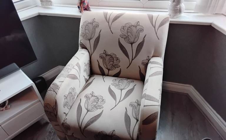 Armchair comfy cream floral garage clear out find 