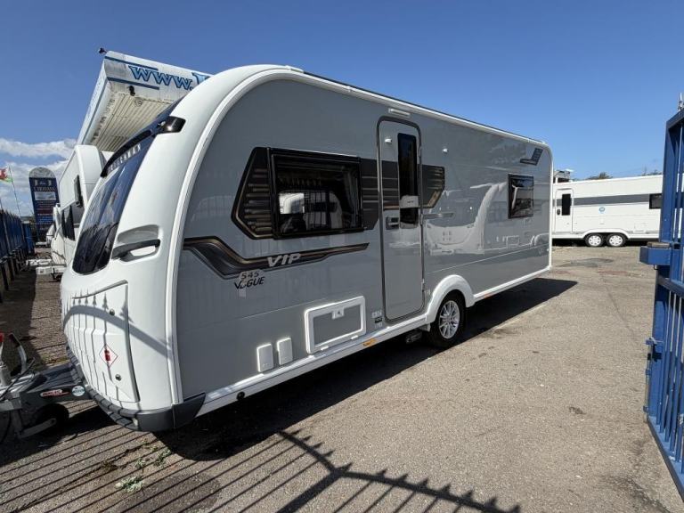 2020 COACHMAN VIP 545 VOGUE 4 Berth fixed island bed