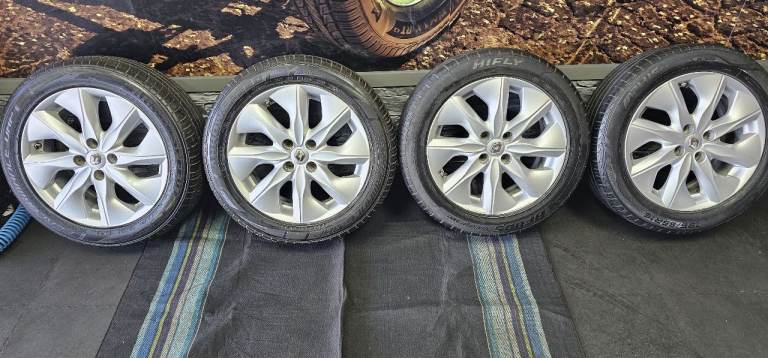 Renault Zoe Genuine 16 alloy wheels + 4 x tyres 195 55 16